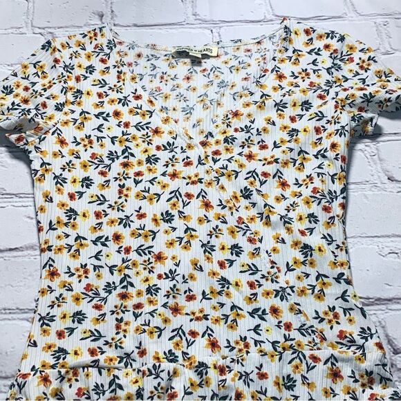 INSPIRED HEARTS V-neck Short sleeves Bodysuit - Picture 4 of 8